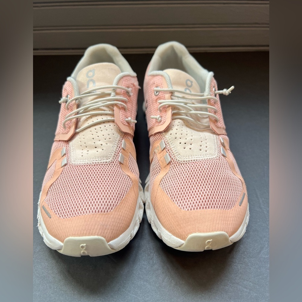 On Running Coral and Cream Athletic Shoes women’s size 7.5 - Picture 2 of 11